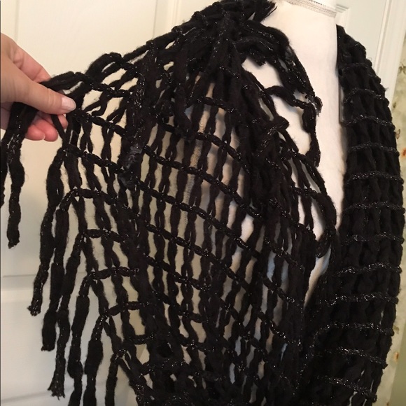 BNWT Cute Black w/Silver Open Weave Infinity Scarf - Picture 5 of 5